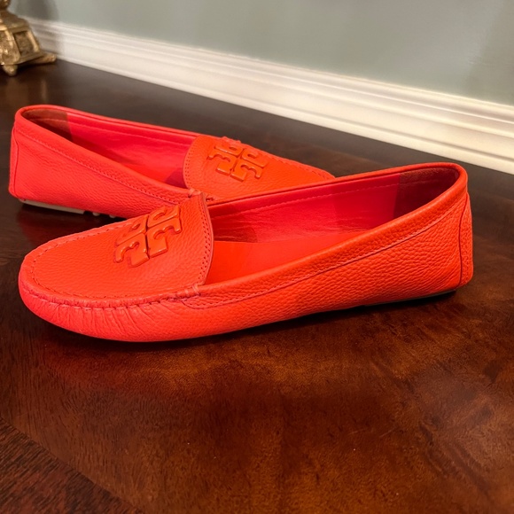 NWOB Tory Burch Lowell 2 Driver Shoes Shoes Spicy Orange Tumbled Leather 8 M - Picture 3 of 7